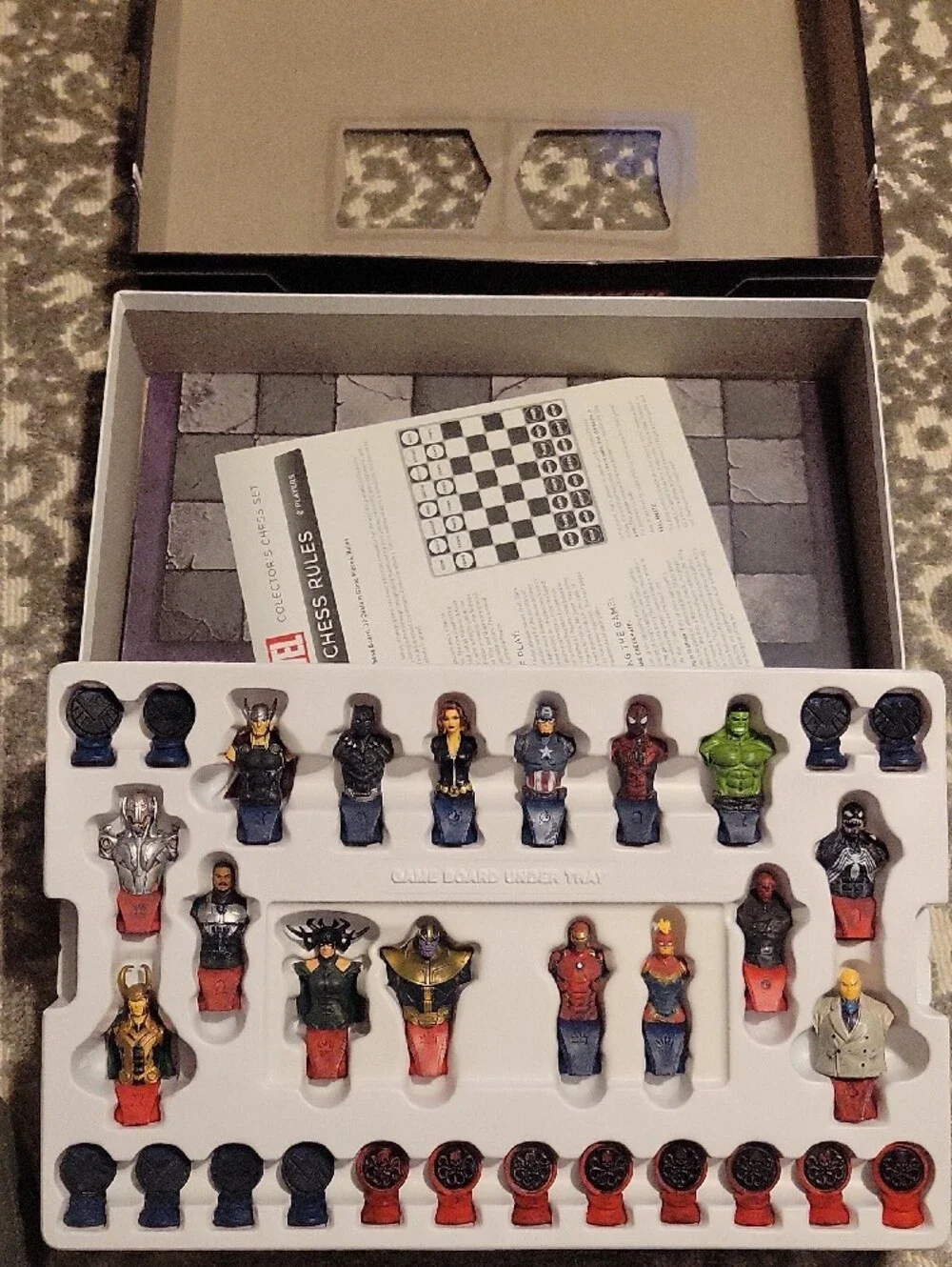 Marvel Collector's Chess Set - Red, Blue, Gray